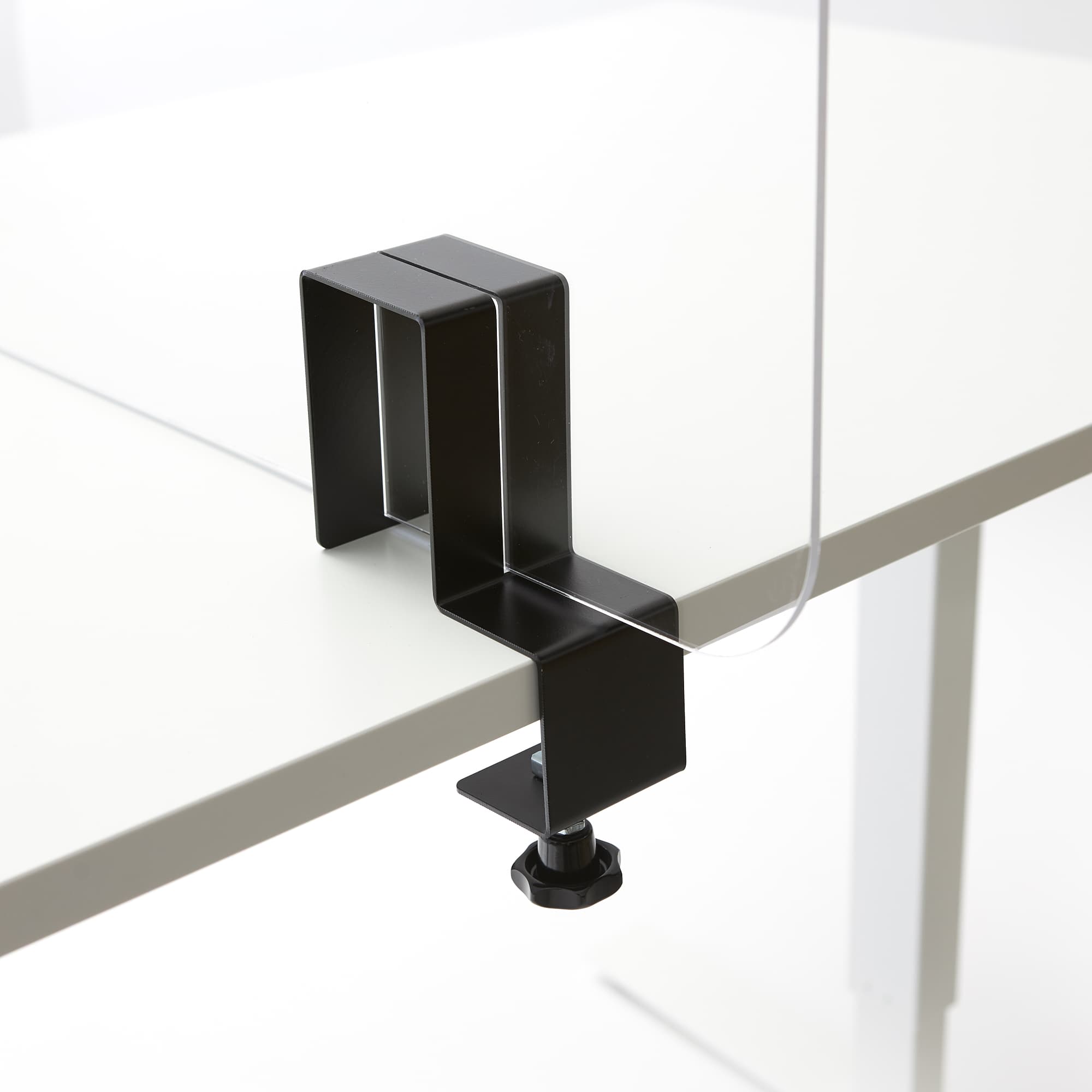 Plexiglas Halterung auf dem Tisch